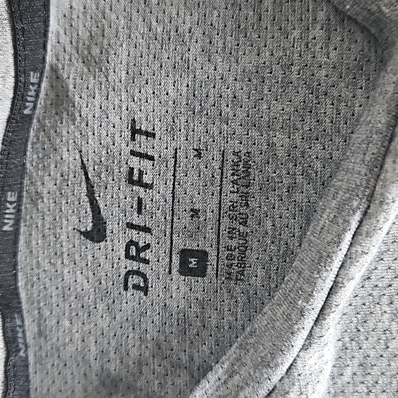 Nike dri-fit t-shirt - Picture 3 of 3